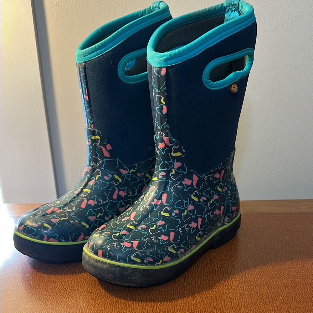 Bogs Kids' Boots with Blue and Pink Pattern